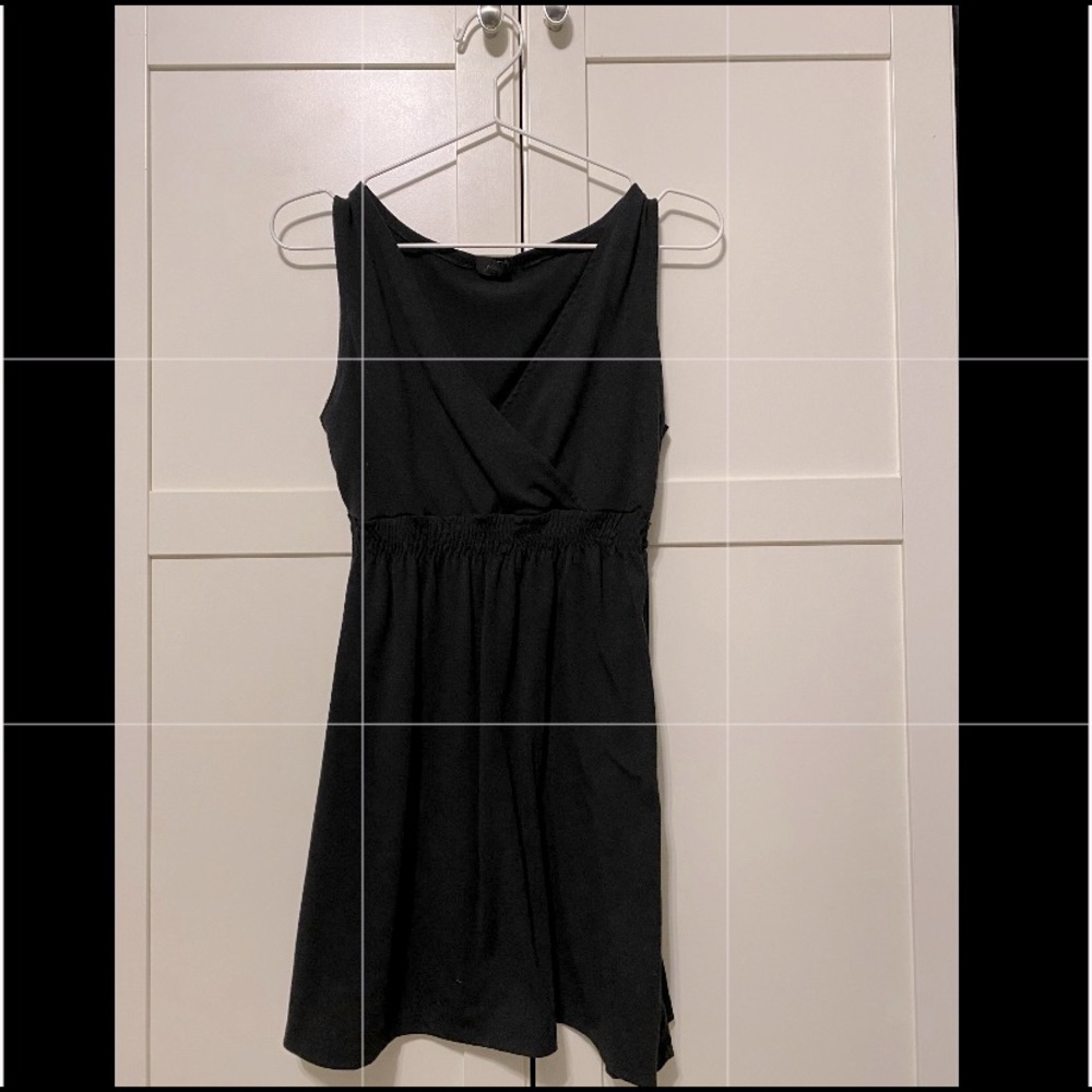 Short V-neck Sleeveless Dress